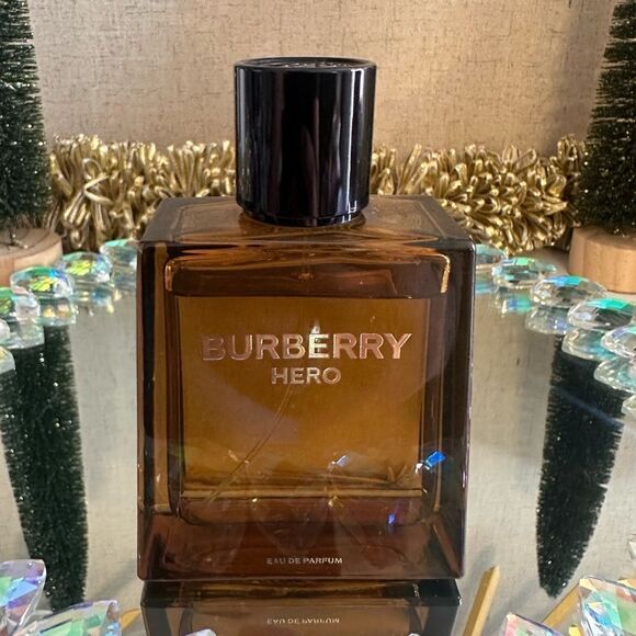 Burberry Hero Eau de Parfum - Sophistication in Every Drop (3.3 fl oz) - Picture 10 of 17